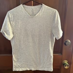 Men’s medium H&M gray shirt sleeve t shirt